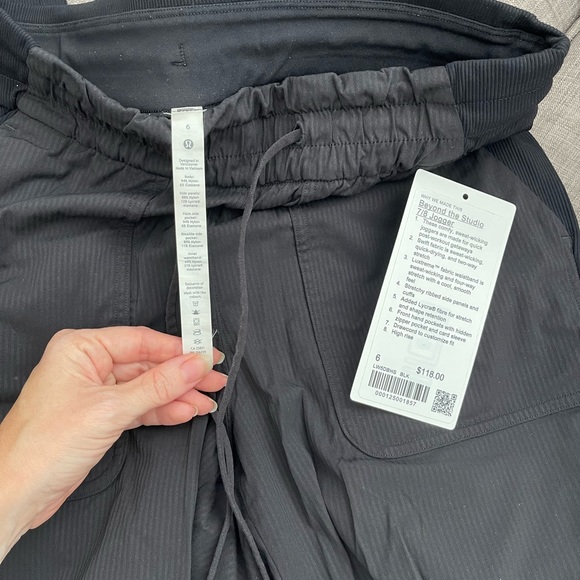 EEUC Lululemon Beyond the Studio 7/8 Jogger size 6 - Picture 5 of 7